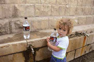 بعد 64 عاماً من النكبة مياه صالحة لاستخدام اللاجئين الفلسطينيين في لبنان وممرات للتلاميذ!!